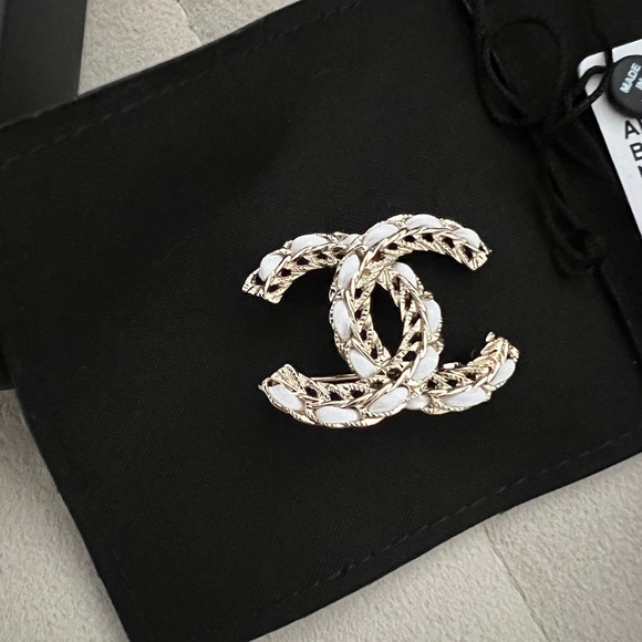 CHANEL Jewelry - Chanel CC brooch